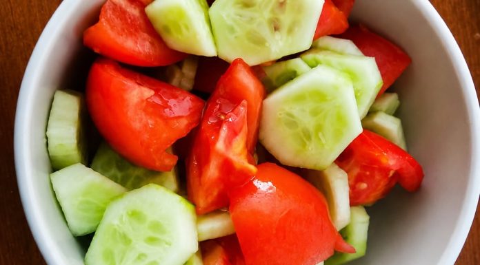 STRUČNJACI UPOZORAVAJU: Krastavce i paradajz nikada ne biste smjeli jesti zajedno u istoj salati, EVO ZAŠTO! STRUČNJACI UPOZORAVAJU: Krastavce i paradajz nikada ne biste smjeli jesti zajedno u istoj salati, EVO ZAŠTO! - featured image