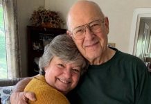 Nakon suprugove smrti pronašla sam dokaze da je punih 27 godina plaćao stanarinu istoj nepoznatoj ženi — otišla sam na njezinu adresu uvjerena da ću upoznati njegovu ljubavnicu, ali kad je otvorila vrata, shvatila sam da je Michael skrivao tajnu o meni